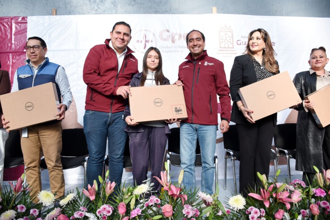 El objetivo es facilitar las herramientas tecnológicas para la formación académica y educativa de los alumnos guadalupenses. Foto: Ayuntamiento de Guadalupe