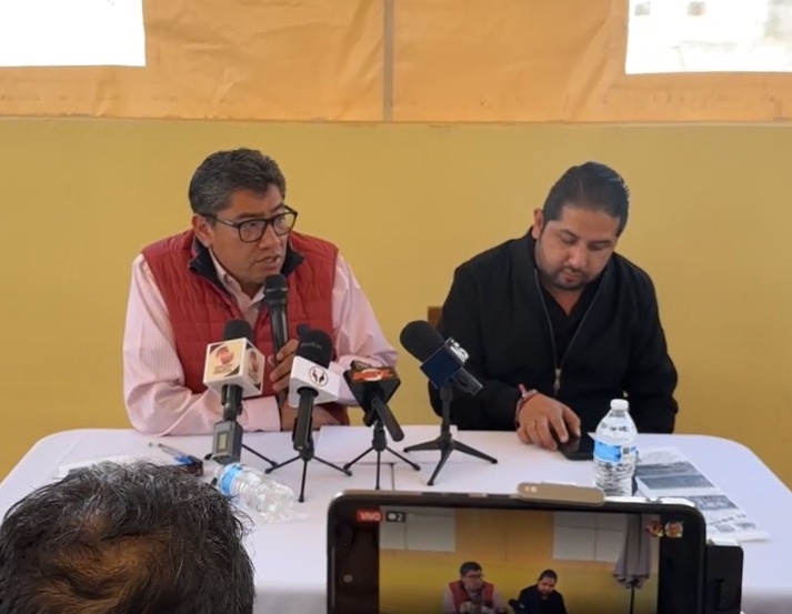 Saúl Monreal agregó que no tendrá inconveniente en respetar la ley si esta prohíbe su participación. Foto: Captura.