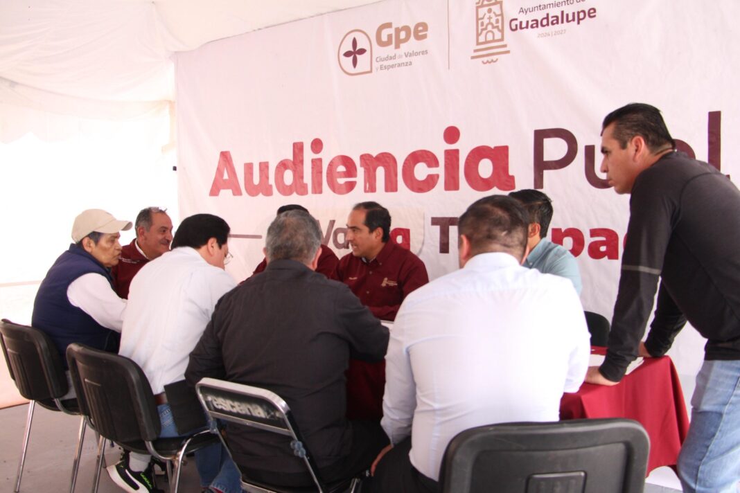El alcalde Pepe Saldívar atendió a los ciudadanos. Foto: Ayuntamiento de Guadalupe.