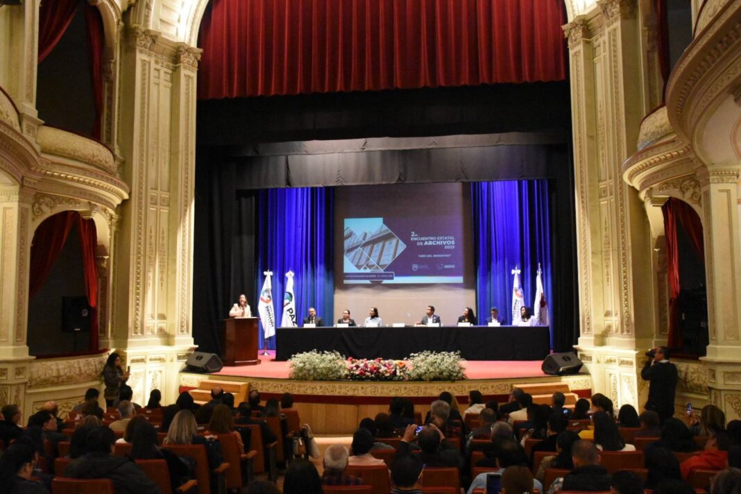 Más de 500 archivistas asistieron al foro, con el fin de dialogar acerca del vínculo que guardan los documentos con la transparencia. Foto: Cortesía