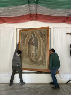 Retiro de la obra de manera previa a su intervención. Foto Julieta Cabriada
