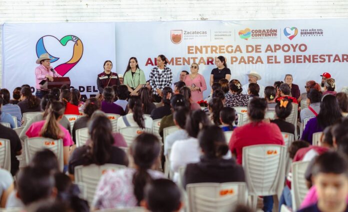 El evento se celebró en el Salón Ejidal de la localidad. Foto: Godezac