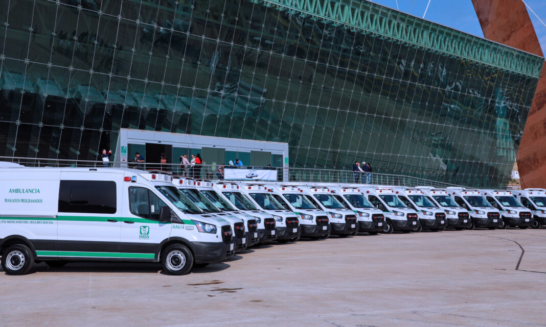 Las unidades están equipadas con tanque de oxígenos principal y secundario, dos camillas principales, tomas de mascarilla de absorción. Foto: Cortesía.