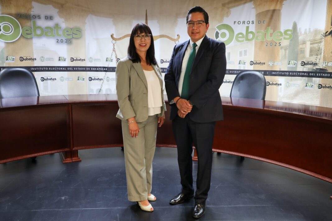 Yolanda Zamora Ramírez y José Iván Pasillas Flores participaron en el foro. Foto: Cortesía.