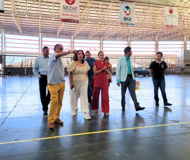 Sara Hernández de Monreal, realizó un recorrido por las instalaciones del recinto ferial a fin de revisar los preparativos. Foto: Cortesía.