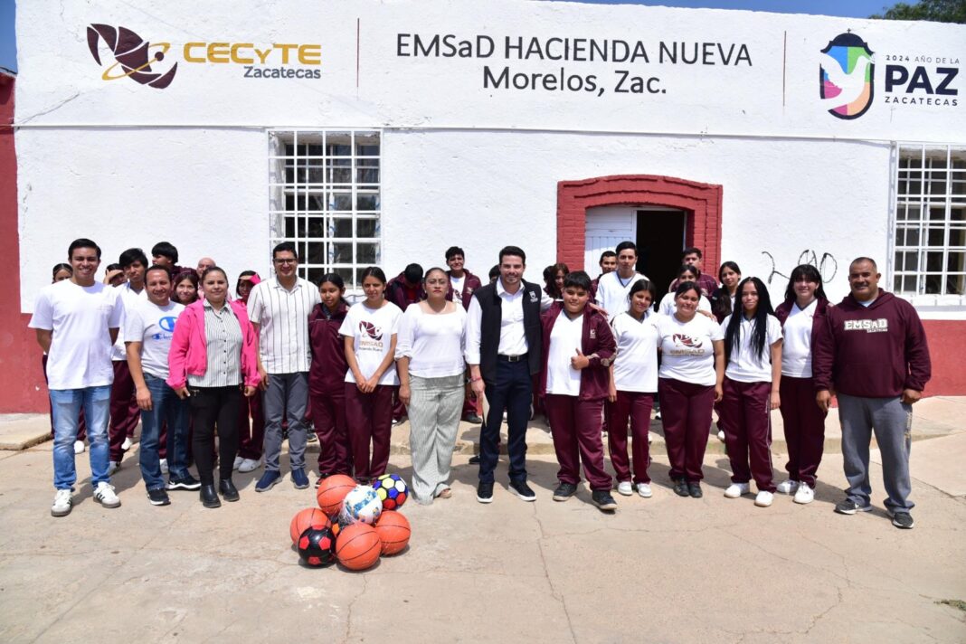 La entrega de material deportivo contó con balones de diferentes disciplinas. Foto: Cortesía.