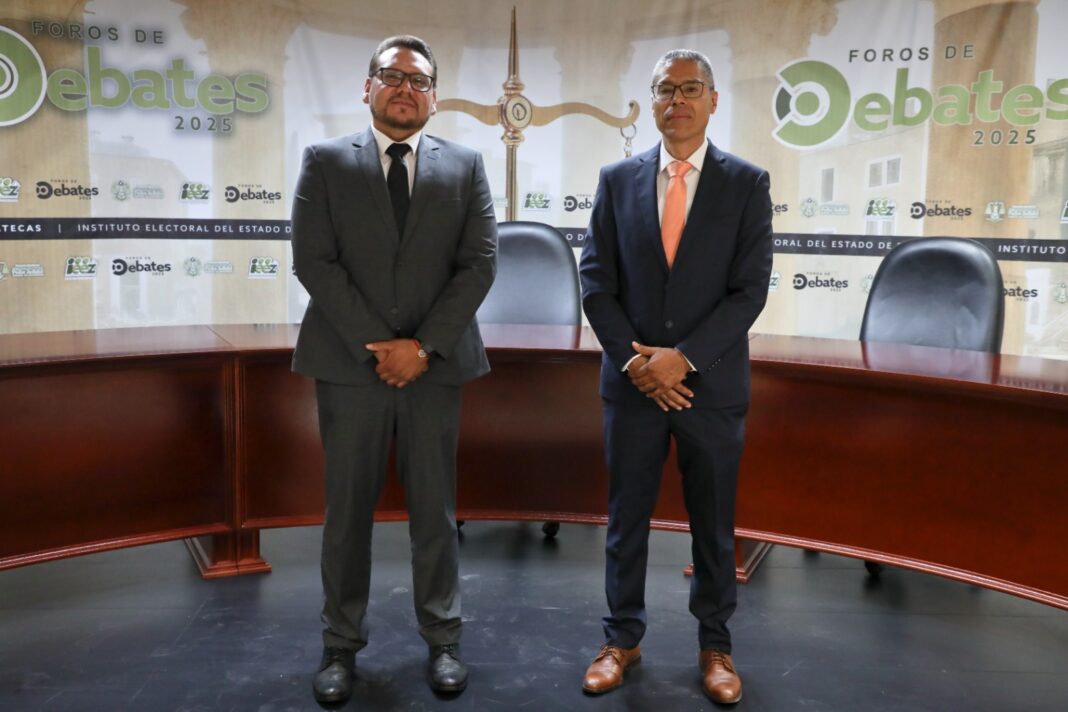 Elías Armando De la Rosa Rodríguez y Prudencio Rivera Rodríguez participaron en el último foro. Foto: Cortesía.
