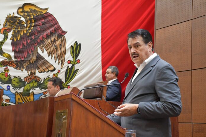 Alfredo Femat Bañuelos propuso el exhorto. Foto: Poder Legislativo