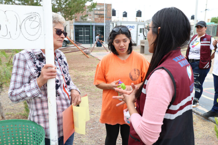Mediante censo, se recogieron necesidades y demandas de familias de La Comarca. Foto: Cortesía.