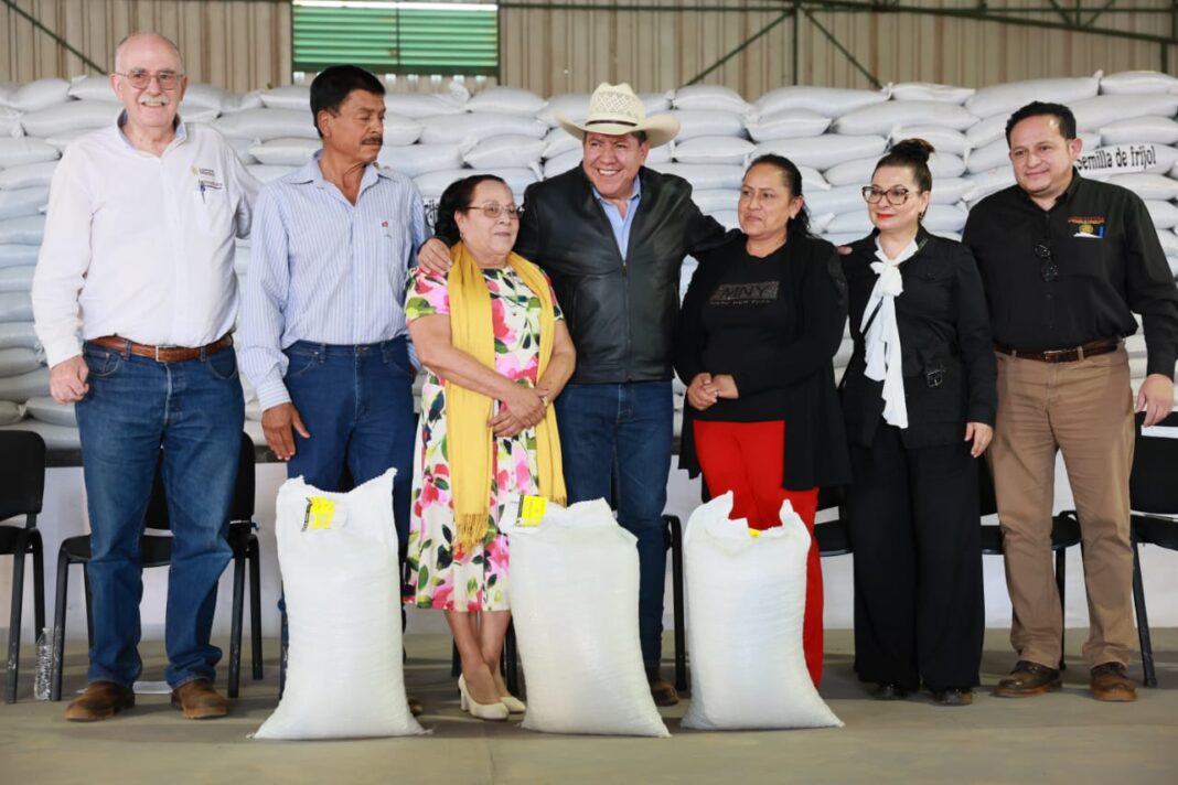 Este programa responde a la necesidad de eliminar la importación del 30 por ciento del frijol consumido en México. Foto: Godezac