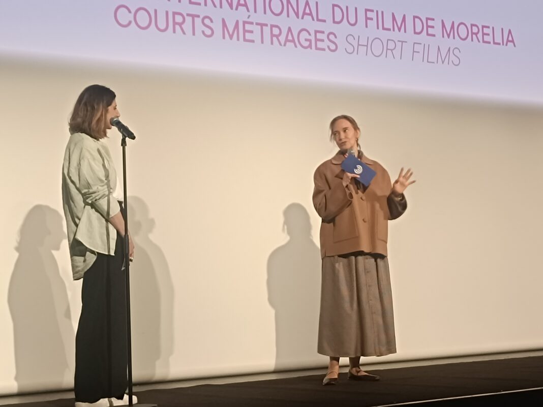 Daniela Michel recordó el 25 aniversario de Amores perros en Cannes.