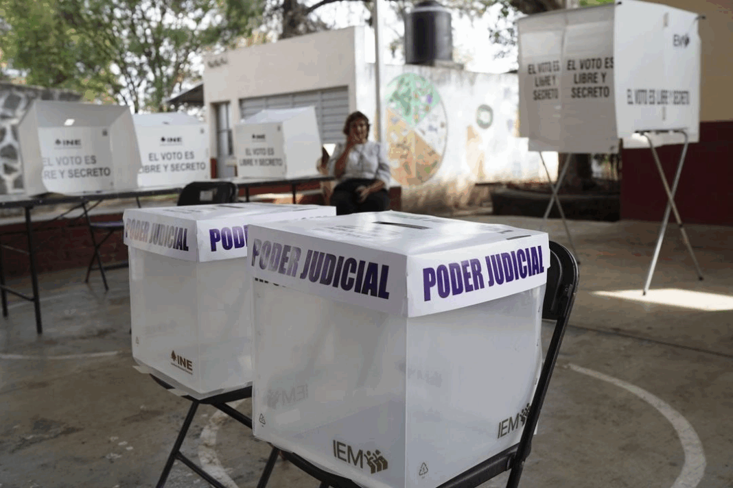 Los órganos electorales ya sabían que comunidades purépechas como Ocumicho, Santa Fe de la Laguna, Uranden, San Ángel Zurumucapio, San Felipe de los Herreros, Pichátaro, Sevina, Arantepacua, entre otras no iban a permitir instalación de casillas, como los hicieron en la elección constitucional local de 2024. Foto: Cuartoscuro