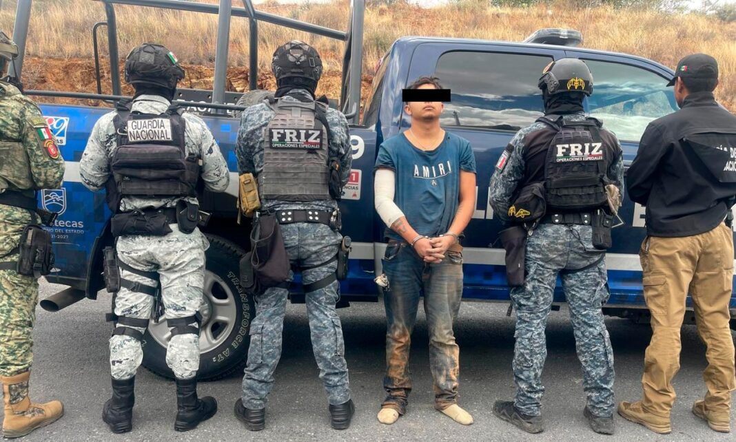 A los detenidos se les confiscaron probables sustancias ilícitas. Foto: Cortesía.