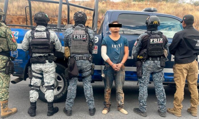 A los detenidos se les confiscaron probables sustancias ilícitas. Foto: Cortesía.