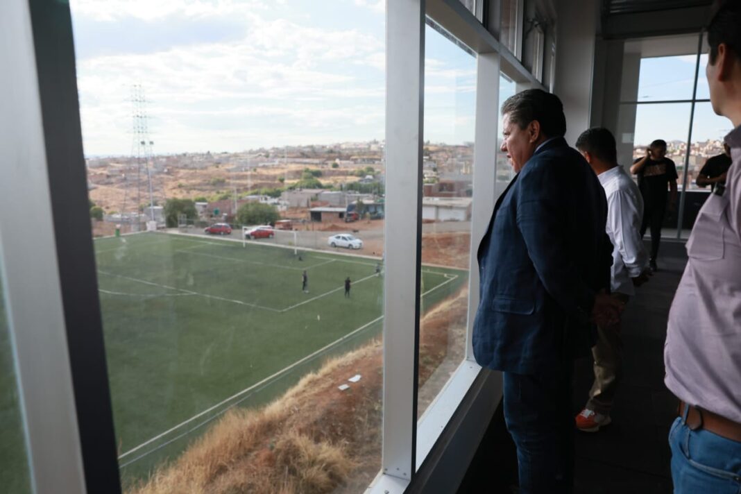 El gobernador David Monreal recorrió las obras. Foto: Godezac.
