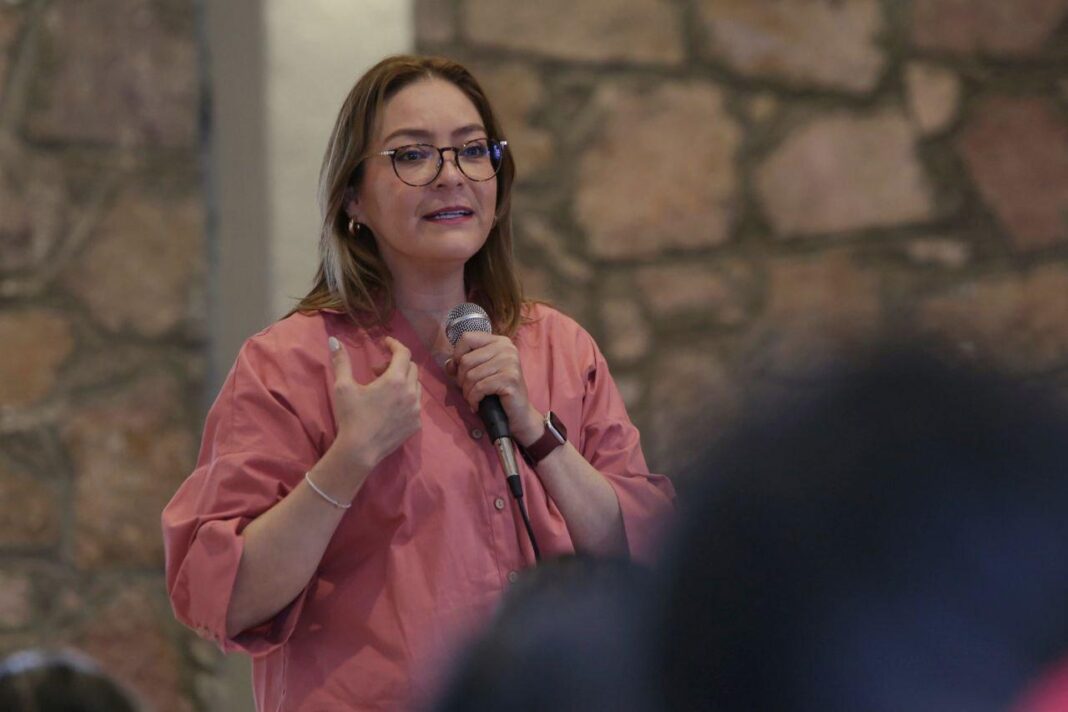La senadora Verónica Díaz también se dirigió a la comunidad migrante en Estados Unidos
