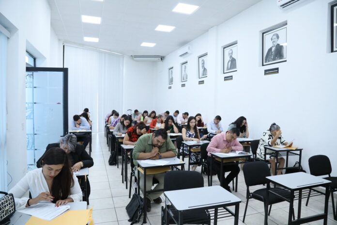 Rinden examen final quienes buscan ser proyectistas judiciales en Zacatecas. Foto: Cortesía.