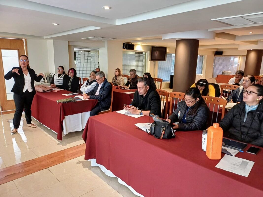 Especialista brindó la capacitación para guías de turistas. Foto: Cortesía.