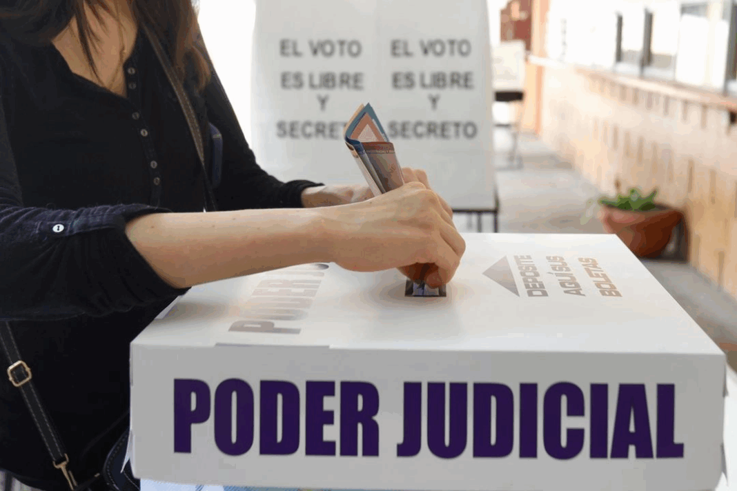 Aspectos de la jornada electoral en la Ciudad de México. Foto Germán Canseco