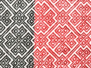 Bordado Huichol. Autor anónimo. Flores de peyote, Colección Mertens. Museo Zacatecano