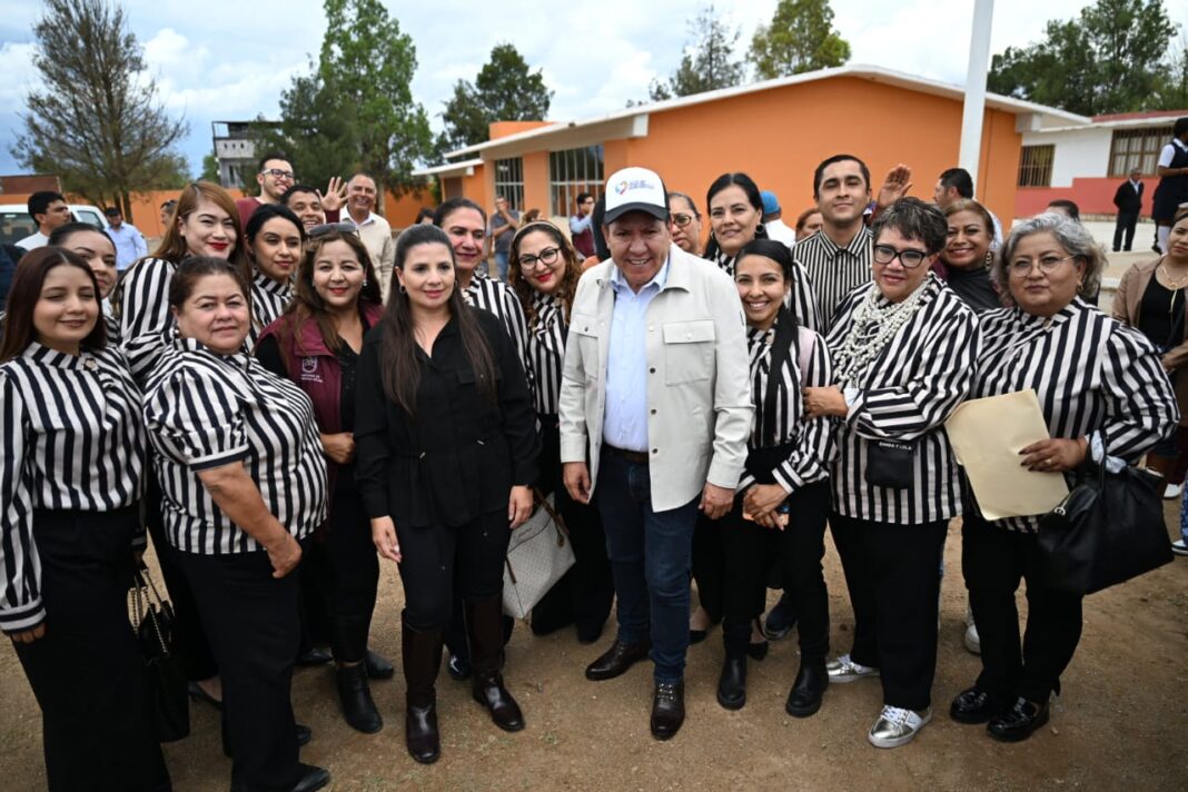 David Monreal visitó las instalaciones de la Escuela Telesecundaria “Leona Vicario”, en Río Grande. Foto: Godezac.
