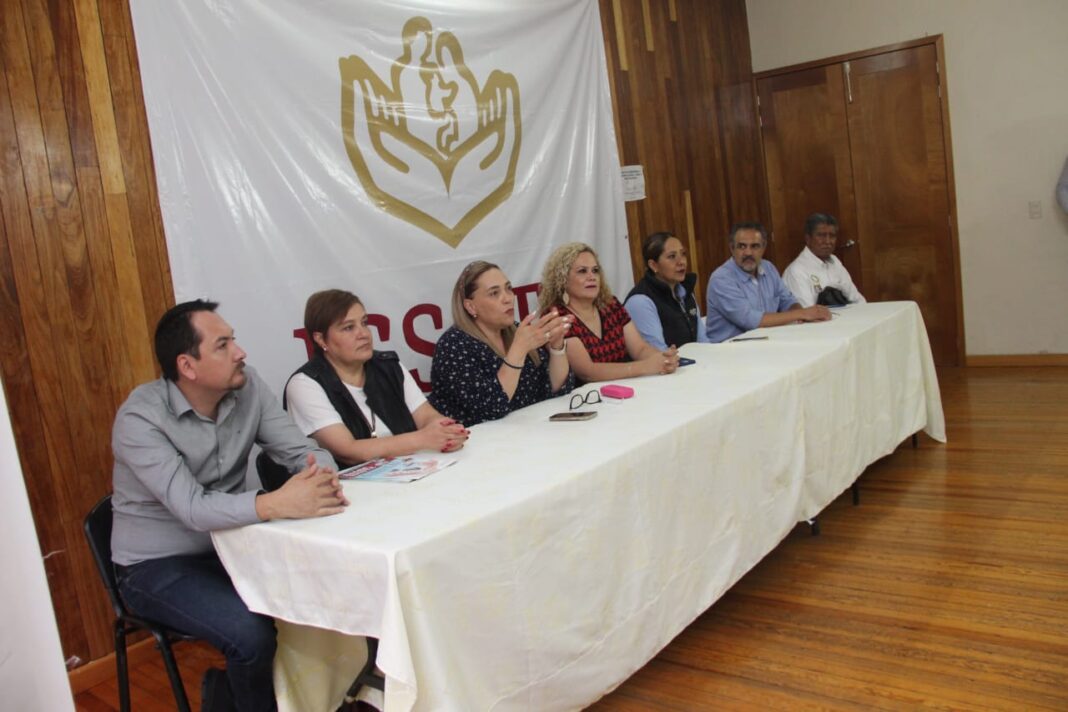 Audiencia pública del ISSSTE brinda atención personalizada a jubilados y pensionados. Foto: Cortesía.