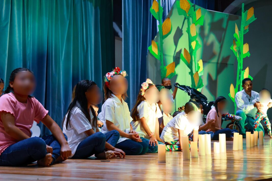 La obra infantil honró a mujeres cuidadoras con arte, color y emoción. Foto: Cortesía.