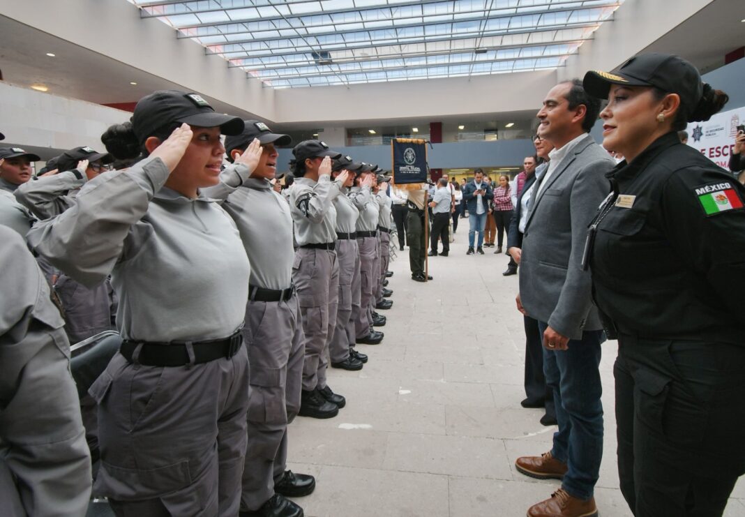 El alcalde Pepe Saldívar destacó la formación policial. Foto: Ayuntamiento de Guadalupe.