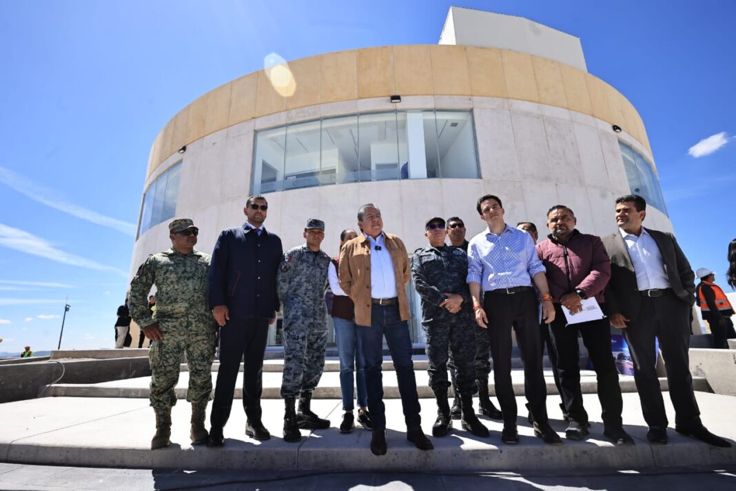 (1) David Monreal realizó un recorrido para constatar los avances del C5i. Foto: Godezac.
