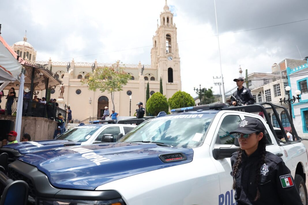 Un total de 39 policías obtuvieron aumento de sueldo a 16 mil pesos al mes. Foto: Godezac.
