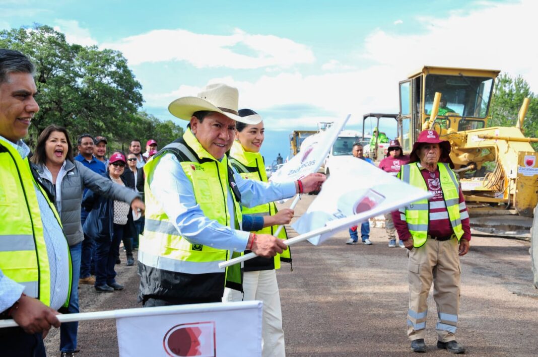 El gobernador David Monreal supervisó las obras. Foto: Godezac.
