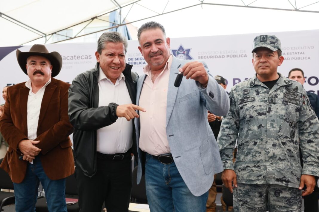 El gobernador David Monreal hizo entrega de los equipamientos desde Nochistlán. Foto: Godezac.