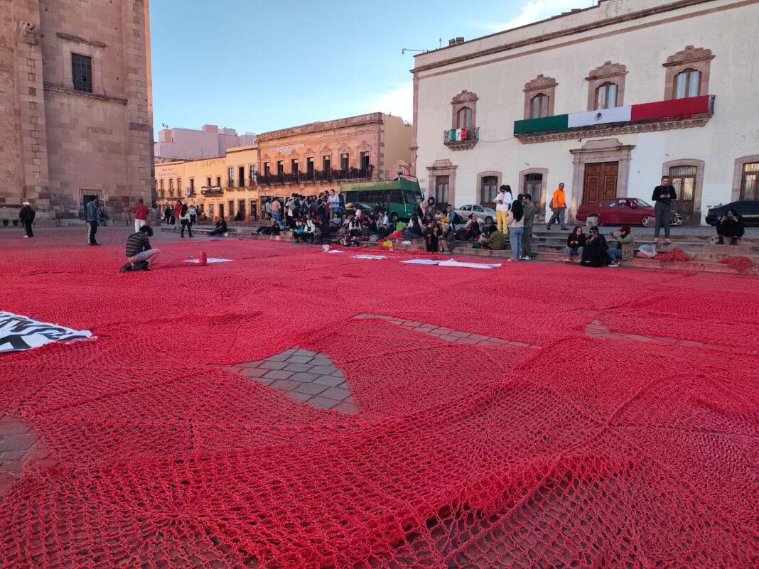 Ciudadanas y ciudadanos se sumaron al tejido. Foto: Alejandra Cabral