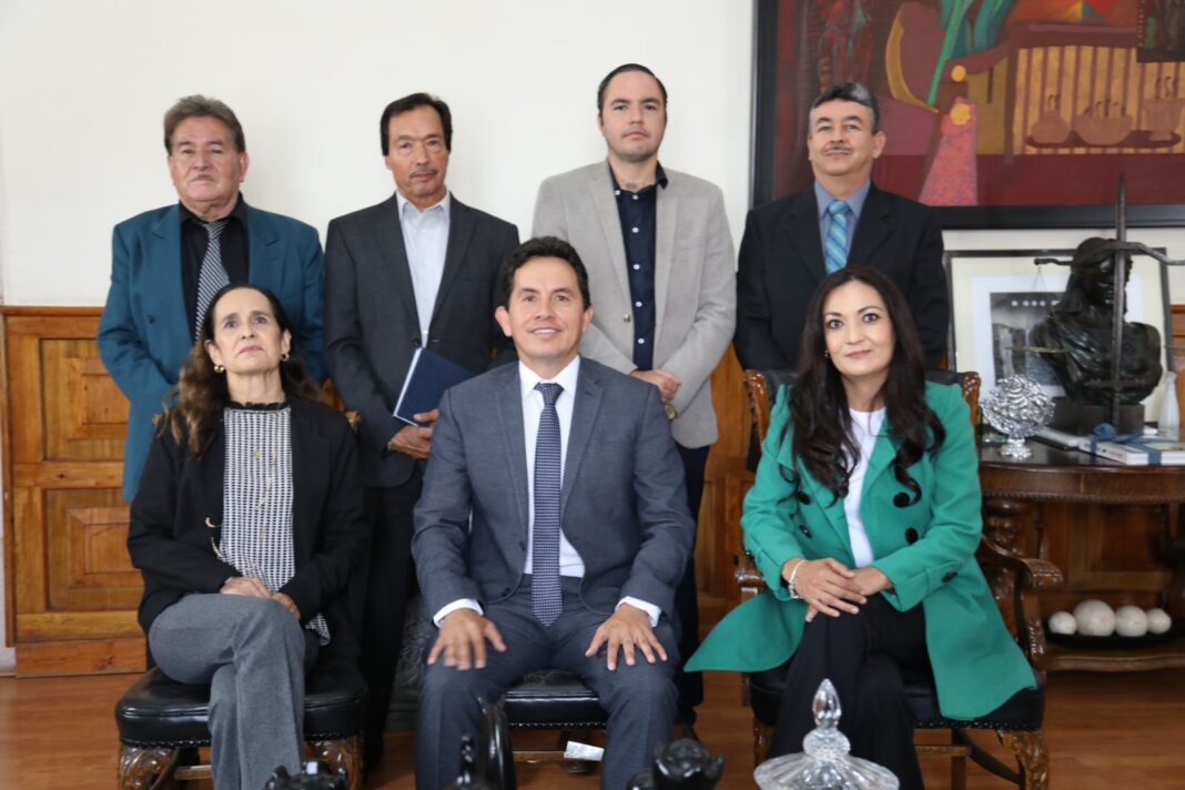El magistrado presidente del Tribunal Superior de Justicia del Estado de Zacatecas, Carlos Villegas Márquez, recibió en su despacho a una comitiva del Colegio de Abogados A.C. de Jerez, Zacatecas. Foto: Cortesía.