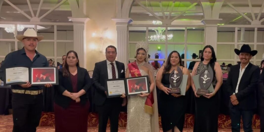 La autoridad celebró el 14 aniversario de la Federación Unidos por Zacatecas en Illinois. Foto: Cortesía.