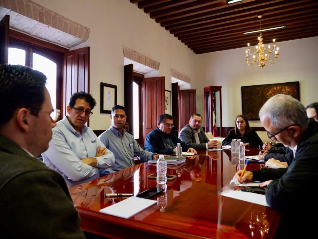 En el encuentro estuvieron presentes representantes de Cenapred y la Dirección General de Gestión de Riesgos. Foto: Cortesía.