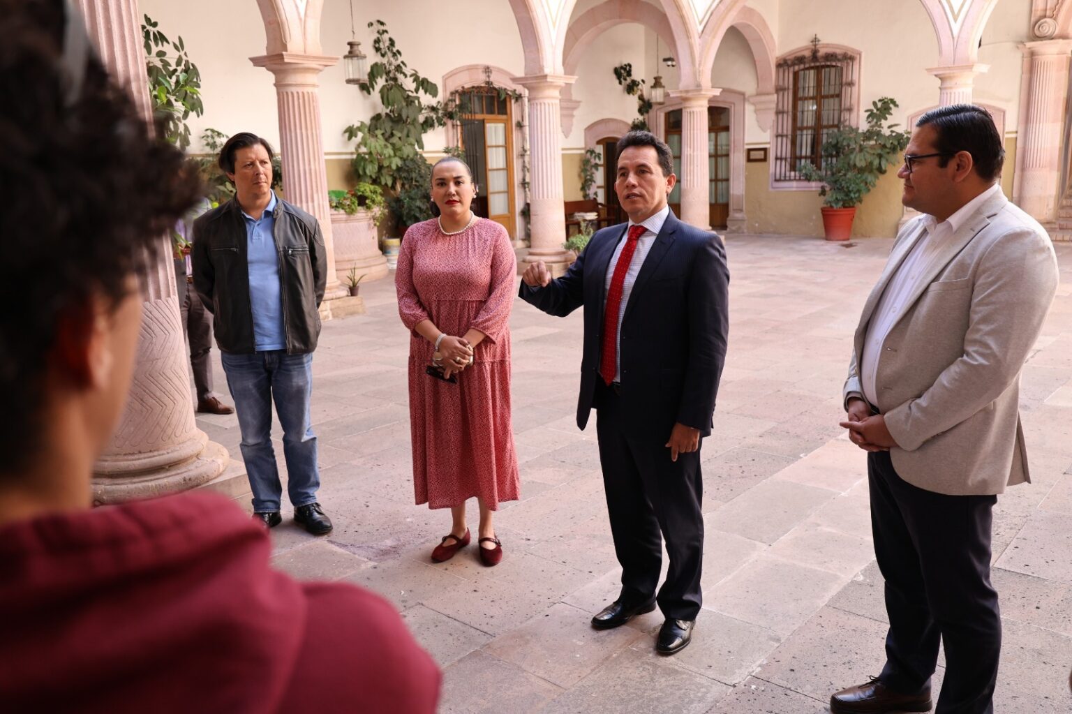 Recorren Jóvenes del Programa Reconecta con la Paz edificio del Poder ...