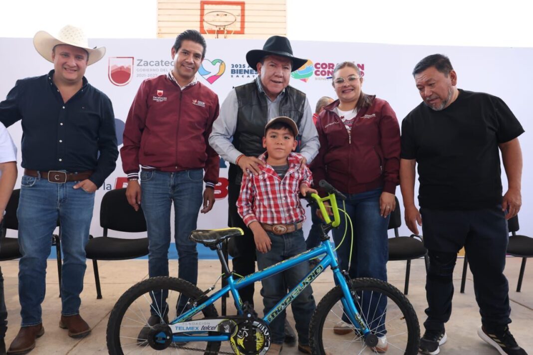 En el evento se llevaron a cabo rifas de pantallas, vajillas, bocinas, asadores, bicicletas y más. Foto: Godezac.