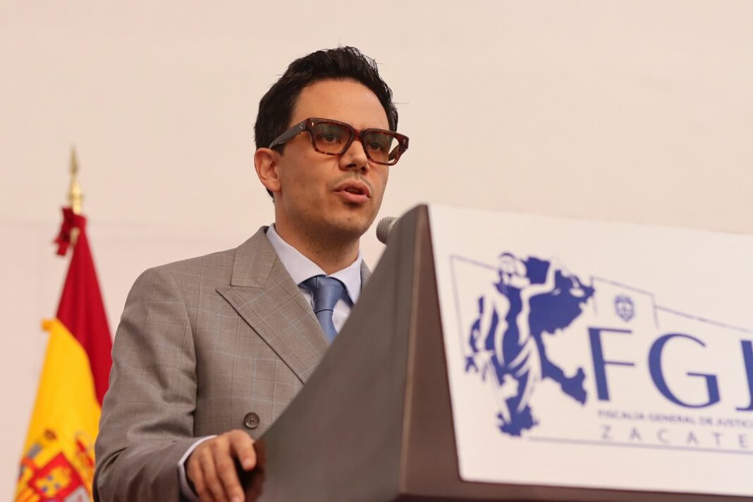 El secretario general de Gobierno, Rodrigo Reyes Mugüerza informó los hechos. Foto: Godezac.