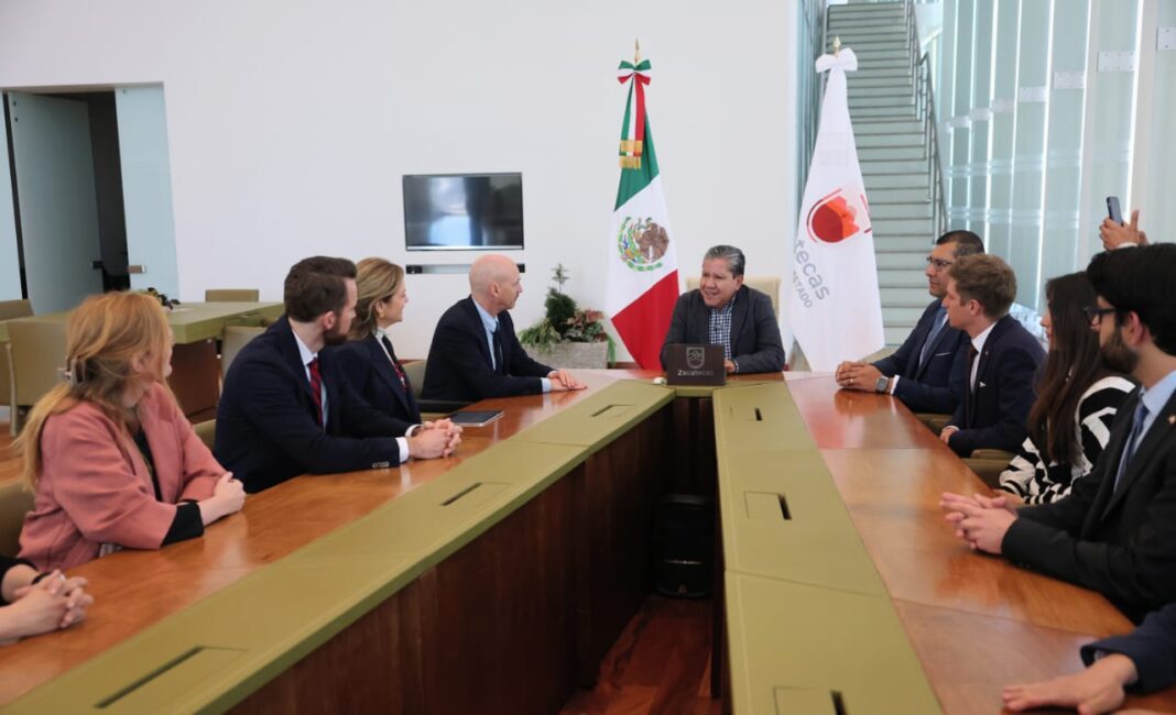 David Monreal Ávila sostuvo una reunión con Dag Naylander, embajador de dicho país en México, así como una comitiva representante de Alemania y el Fondo de Población de las Naciones Unidas. Foto: Godezac.