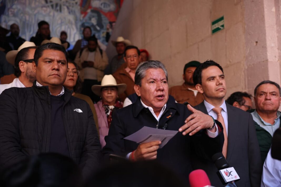 En Palacio de Gobierno, el mandatario atendió a los campesinos zacatecanos. Foto: Godezac.