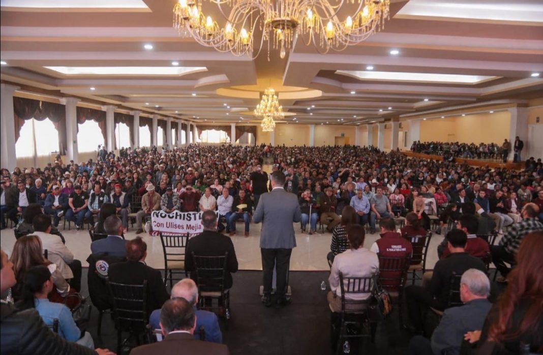 El diputado federal Ulises Mejía habló a integrantes de sus estructuras y simpatizantes. Foto: Cortesía