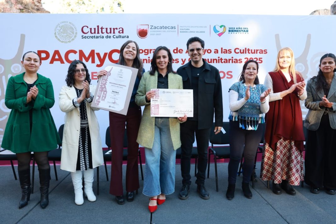 Uno de los objetivos del gobierno es democratizar el conocimiento y la cultura, dijo Rodrigo Reyes. Foto: Godezac.