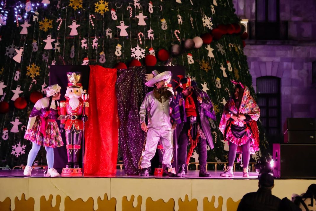 La obra combina teatro, tradición y mensaje social. Foto: Godezac.