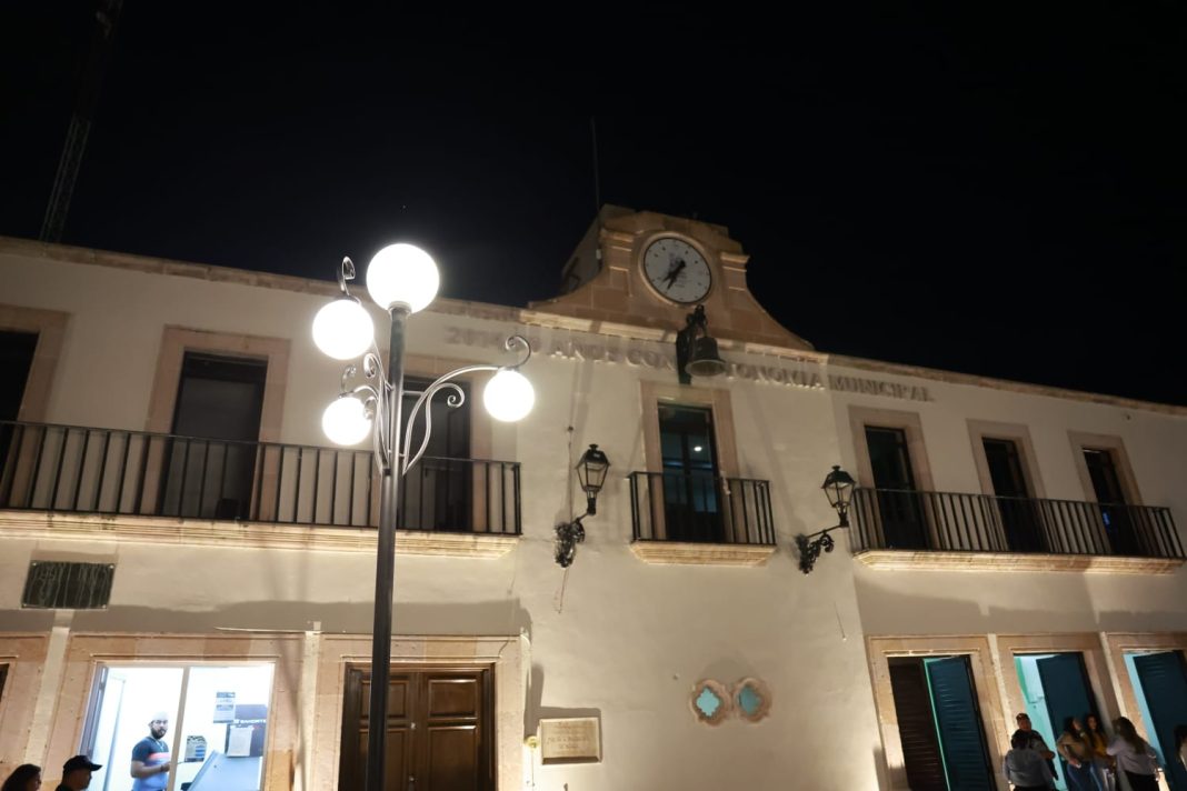 Se realizó la rehabilitación de fachadas, banquetas y alumbrado público. Foto: Godezac.