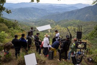 El equipo se prepara para una escena en las alturas, con vistas espectaculares de la Sierra Sur de Oaxaca.