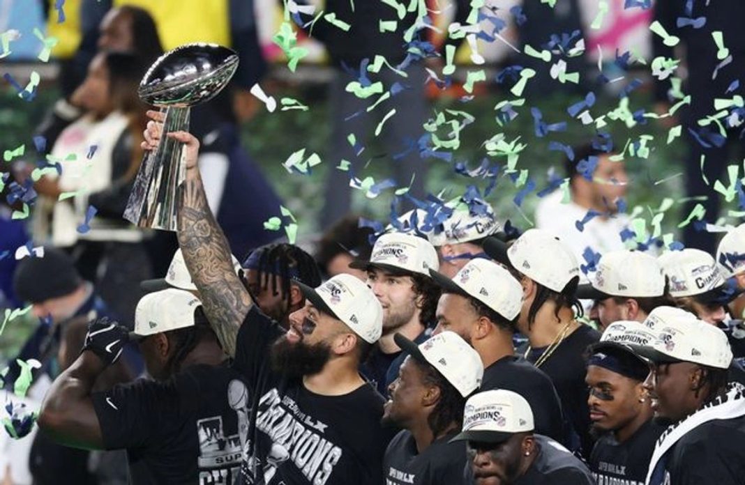 La edición 60 del Supertazón coronó hoy a Seattle como nuevo campeón (29-13 sobre Nueva Inglaterra), batió récords de apuestas. Foto: La Jornada