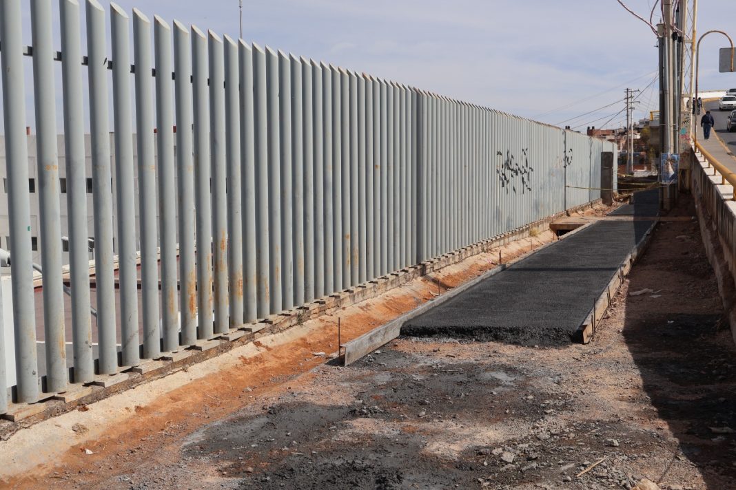 El acceso peatonal, que antes era un peligroso paso de terracería, fue renovado. Foto: Cortesía.