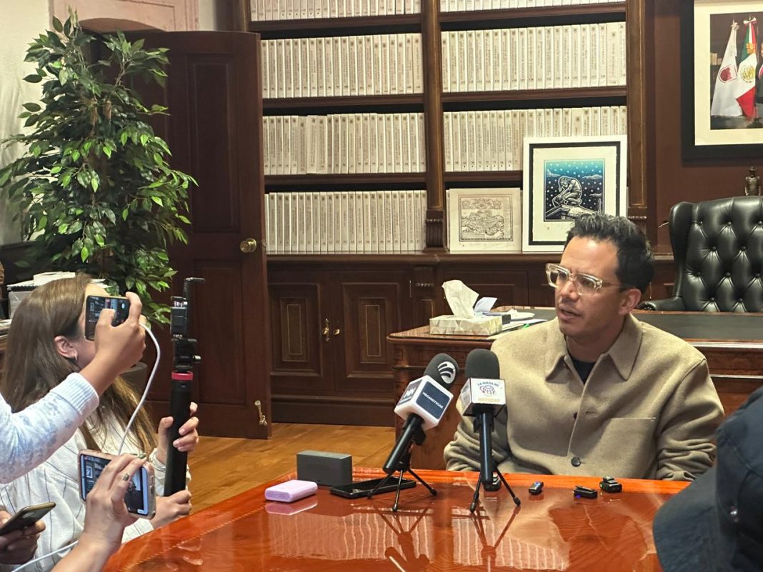 El secretario general de Gobierno, Rodrigo Reyes Mugüerza, informó sobre el acuerdo firmado con agricultores. Foto: Diana Miranda.