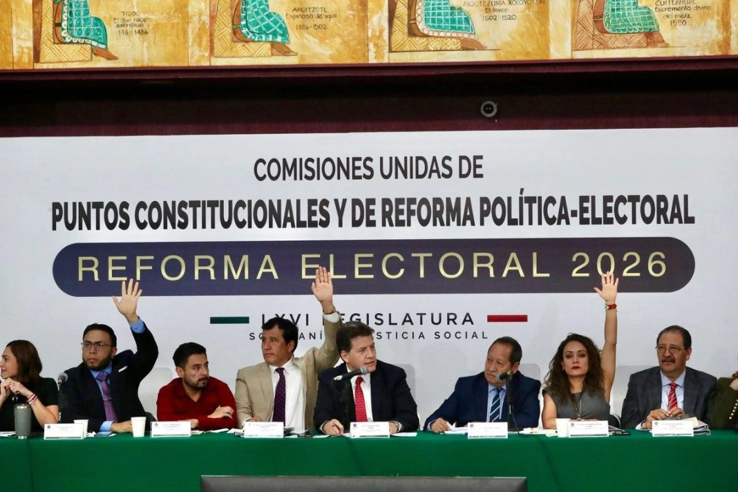 Diputados durante la votación del dictamen de reforma electoral en las comisiones unidas de la Cámara de Diputados. Foto La Jornada